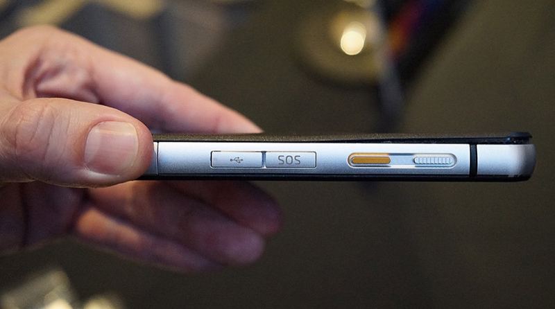 Illustration for article titled CAT S60 Hands-On: The Phone That Lets You See Like Predator Is Awesome